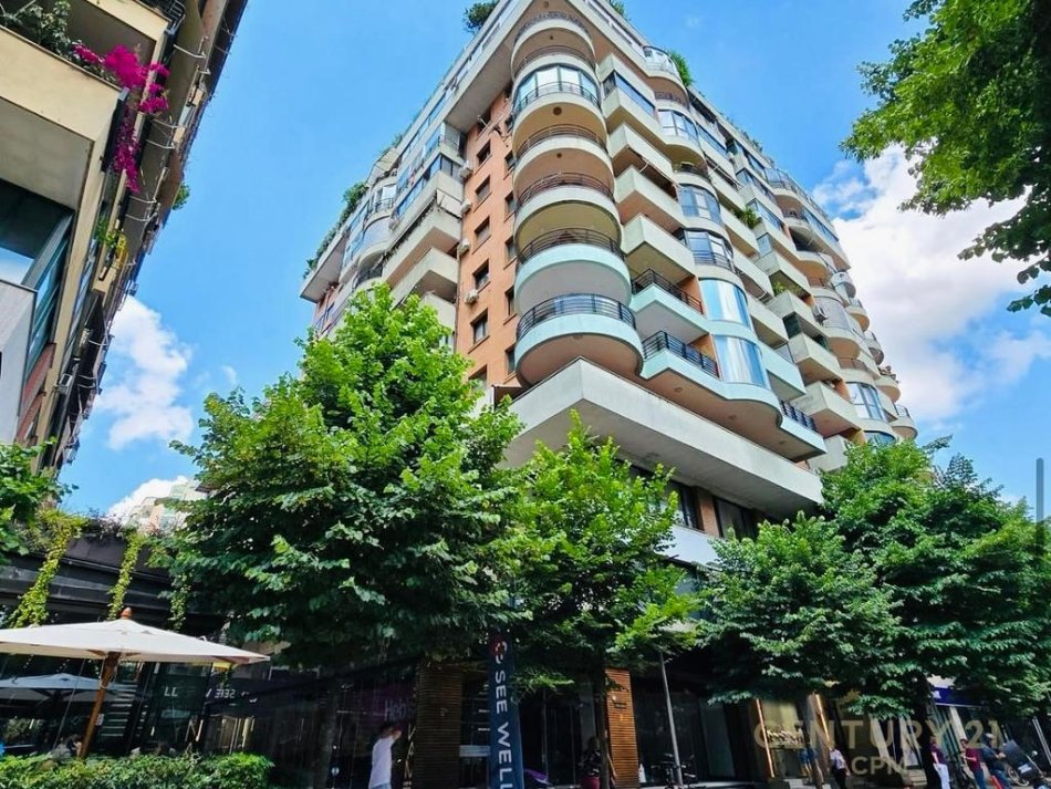 Tirane, jepet me qera zyre Kati 10, 338 m² 8.000 € (Ish Blloku)