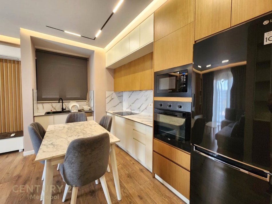 Tirane, jepet me qera apartament 2+1 Kati 6, 112 m² 950 € (Rruga Elbasanit)