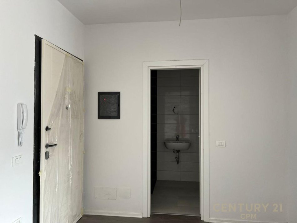 APARTAMENT 1+1 ME QERA PER ZYRA TEK KOMUNA E PARISIT TEK "REZIDENCA OLYMPIC 600 € (Komuna e Parisit)