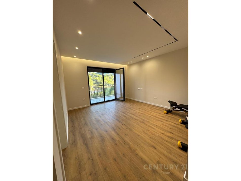 Tirane, shitet apartament 2+1+ post parkimi ,Kati 2, 108 m² 230.000 € (kodra e diellit)