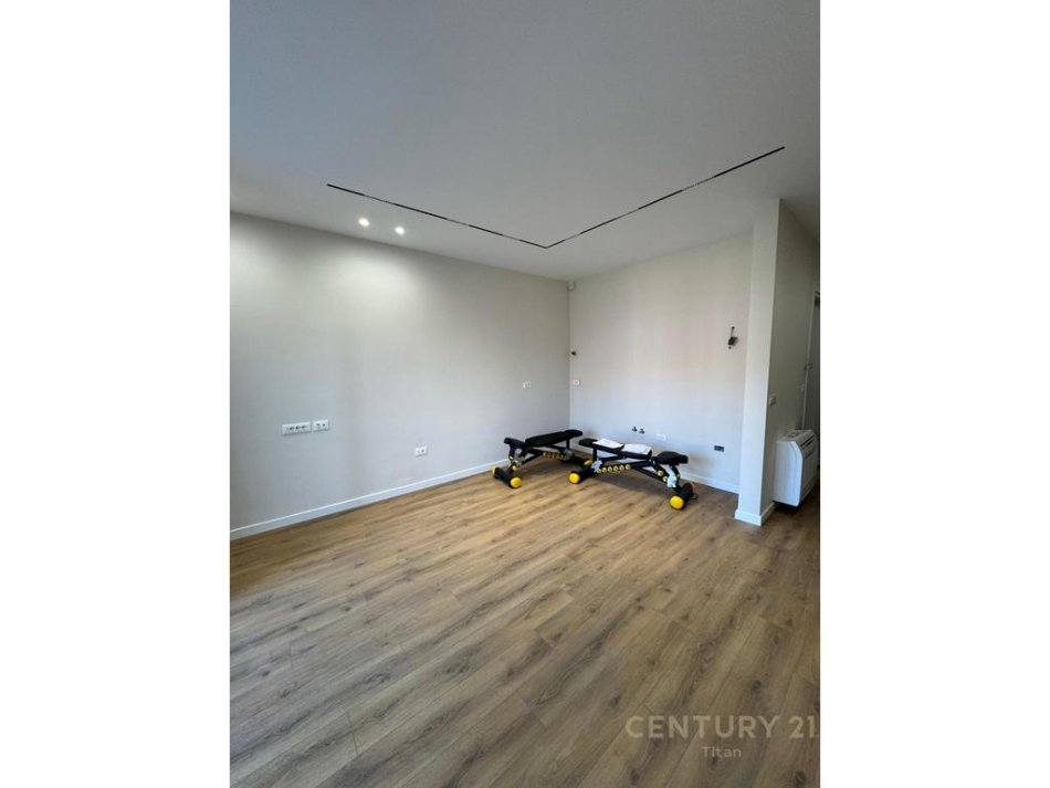 Tirane, shitet apartament 2+1+ post parkimi ,Kati 2, 108 m² 230.000 € (kodra e diellit)
