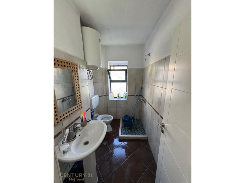 Tirane, shitet apartament 1+1+Ballkon Kati 3, 60 m² 92.000 € (Rruga Dritan Hoxha Laprak)
