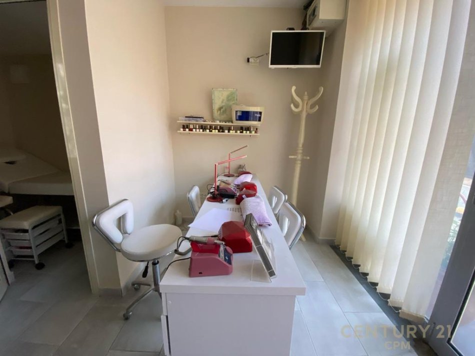 Tirane, jepet me qera dyqan Kati 0, 20 m² 300 € (myslym shyri)