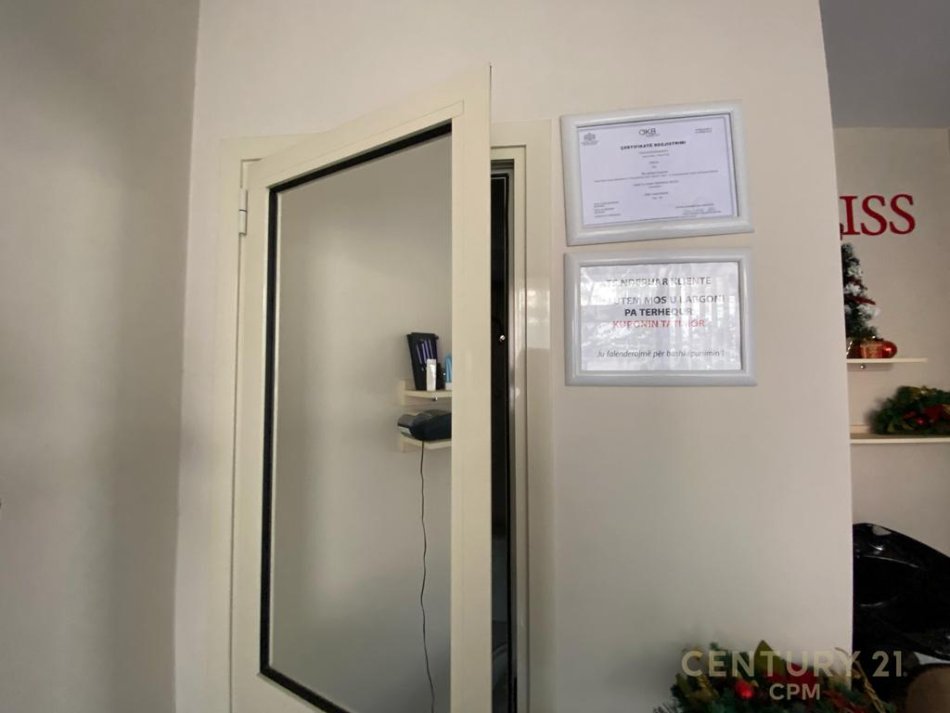 Tirane, jepet me qera dyqan Kati 0, 20 m² 300 € (myslym shyri)