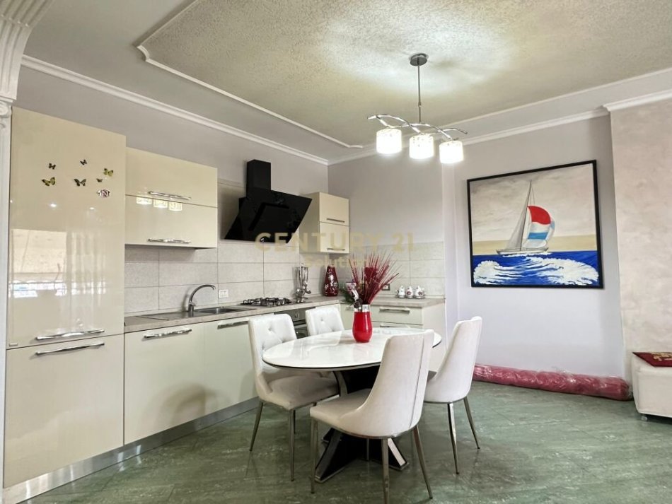 jepet me qera apartament 2+1 Kati 8, 112 m² 500 € (Astir)