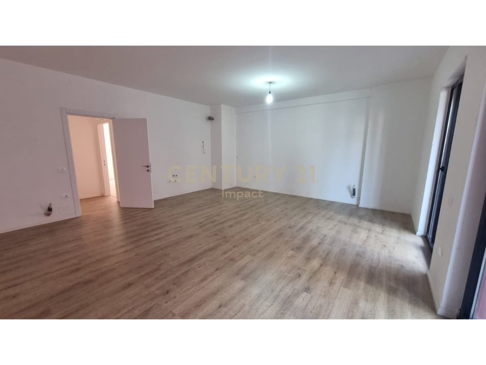 Tirane, jepet me qera zyre Kati 4, 117 m² (Kompleksi Arlis, rruga e Dibres)
