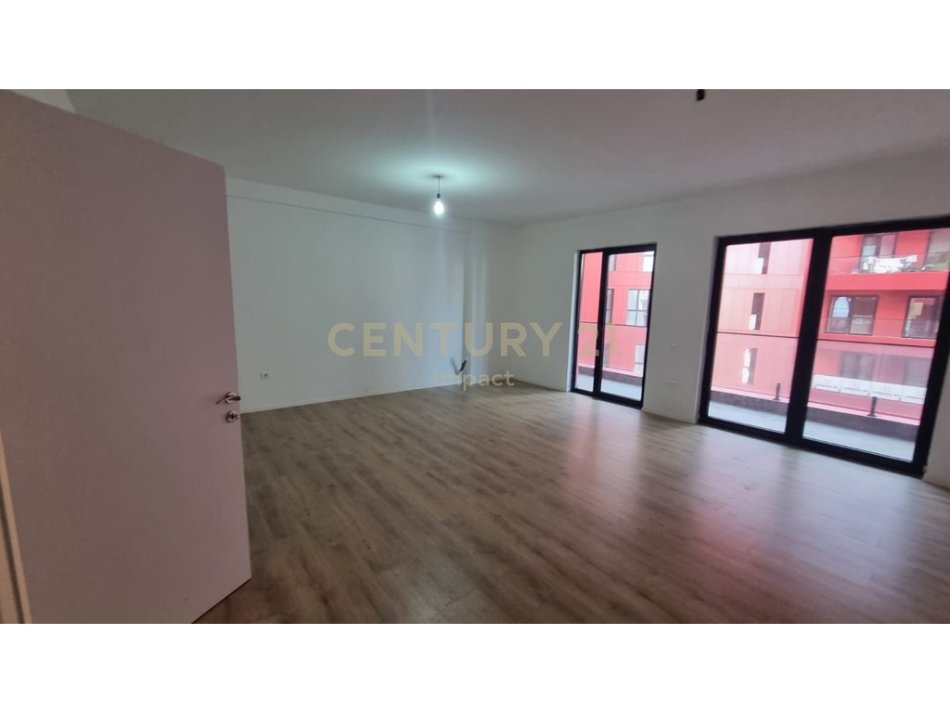 Tirane, jepet me qera zyre Kati 4, 117 m² (Kompleksi Arlis, rruga e Dibres)