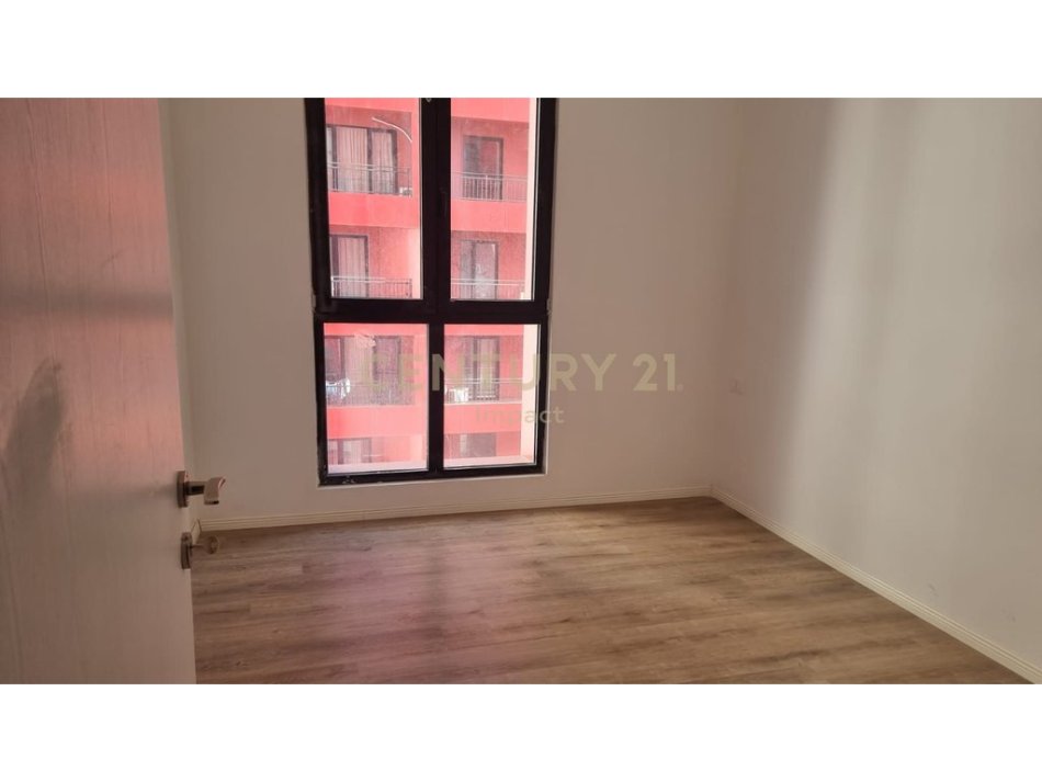 Tirane, jepet me qera zyre Kati 4, 117 m² (Kompleksi Arlis, rruga e Dibres)