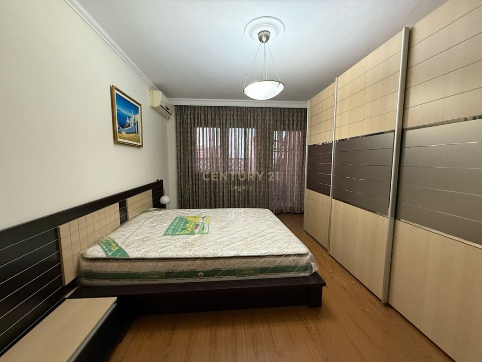 Tirane, jepet me qera apartament 2+1+Aneks+Ballkon Kati 6, 114 m² 750 € (Ish Ekspozita)