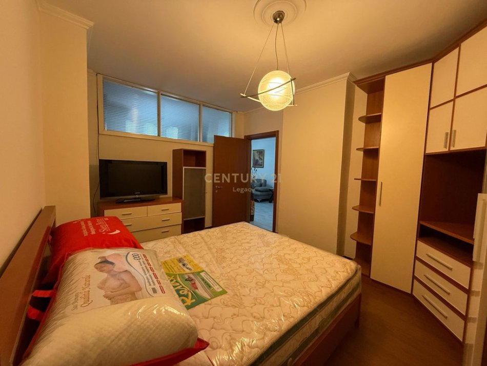 Tirane, jepet me qera apartament 2+1+Aneks+Ballkon Kati 6, 114 m² 750 € (Ish Ekspozita)