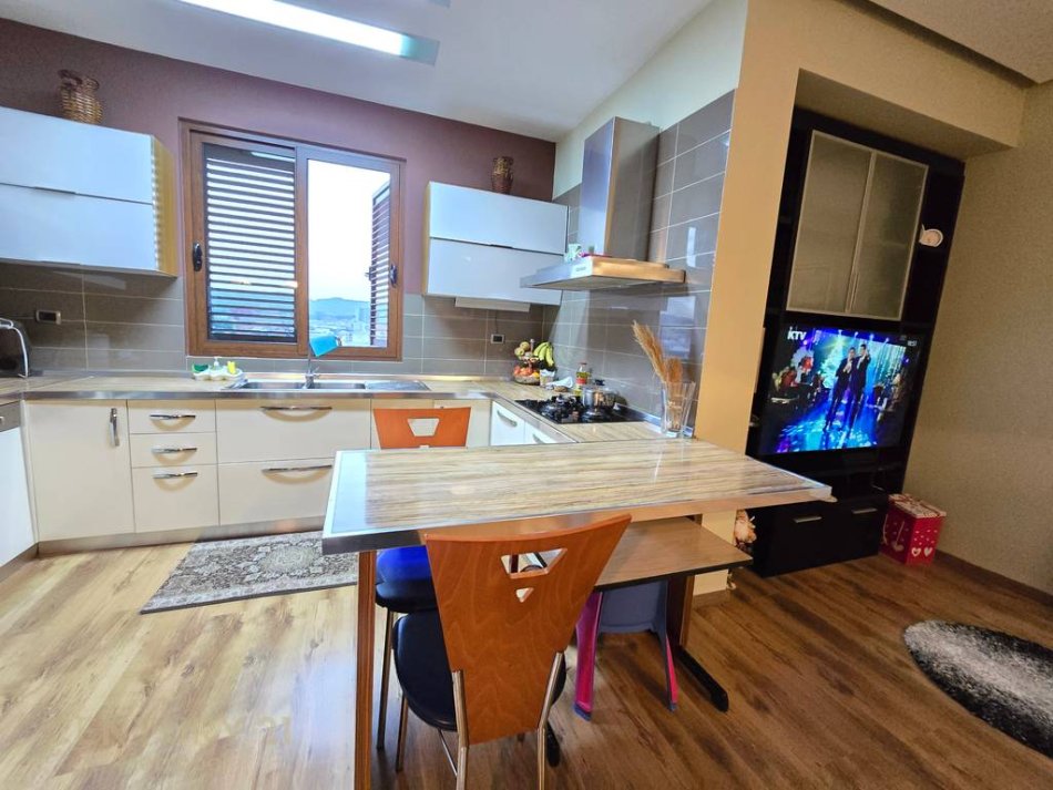 Durres, shitet apartament 2+1 Kati 8, 117 m² 206.000 € (Ish Tregu Elektrik)