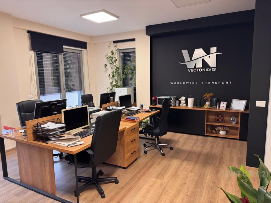 Tirane, jepet me qera zyre Kati 7, 167 m² 1.800 € (rruga e Kavajes)
