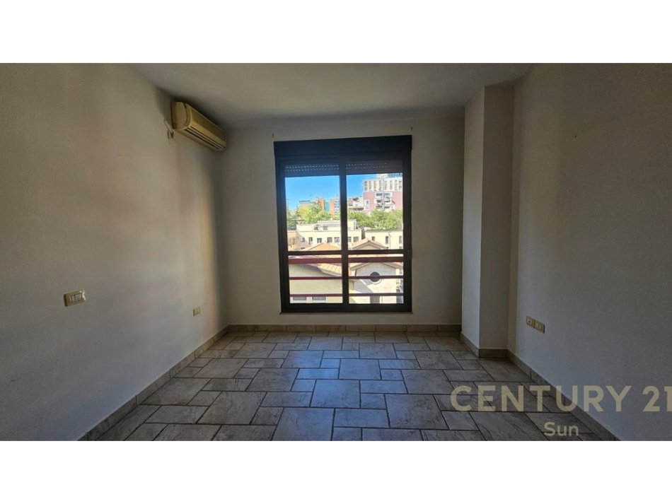 Tirane, jepet me qera ambjent biznesi Kati 4, 150 m² 1.200 € (Prane RTSH)