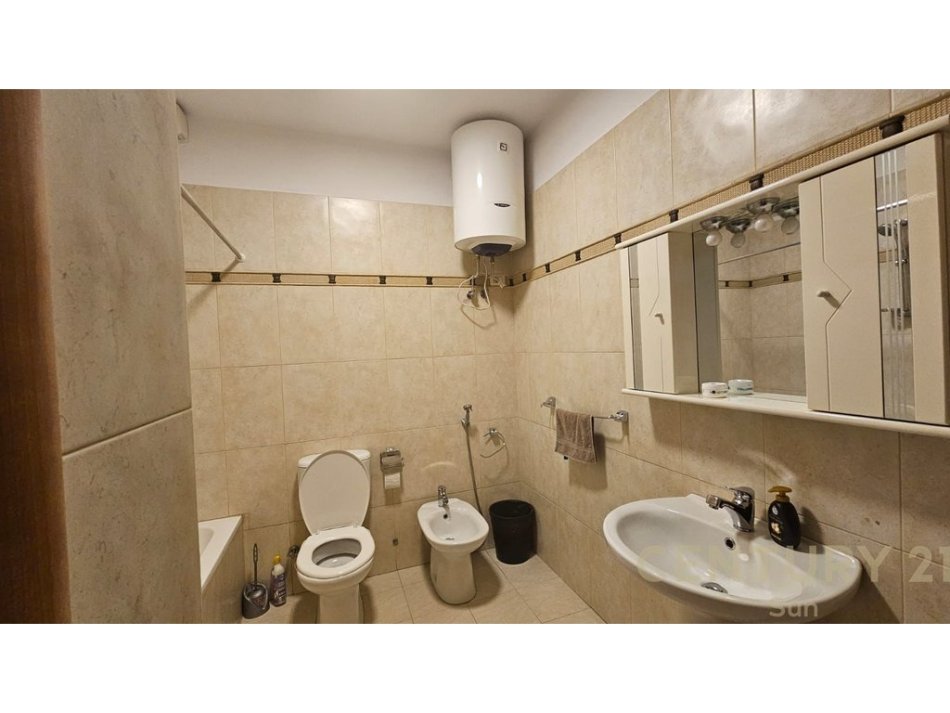 Tirane, jepet me qera ambjent biznesi Kati 4, 150 m² 1.200 € (Prane RTSH)