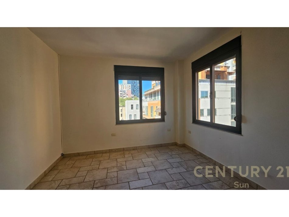Tirane, jepet me qera ambjent biznesi Kati 4, 150 m² 1.200 € (Prane RTSH)