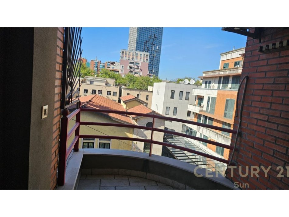 Tirane, jepet me qera ambjent biznesi Kati 4, 150 m² 1.200 € (Prane RTSH)