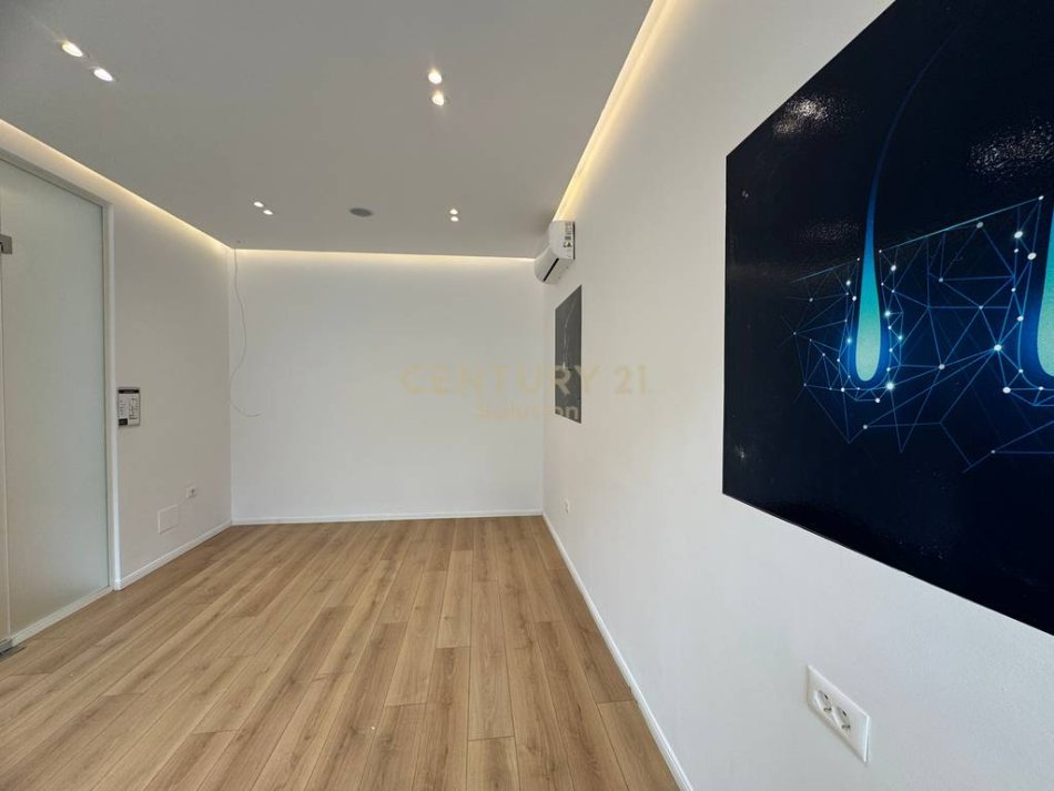 JEPET ME QIRA VILE + 2 POSTE PARKIMI TEK KOMPLEKSI DINAMO!, 200 m² 2.000 €