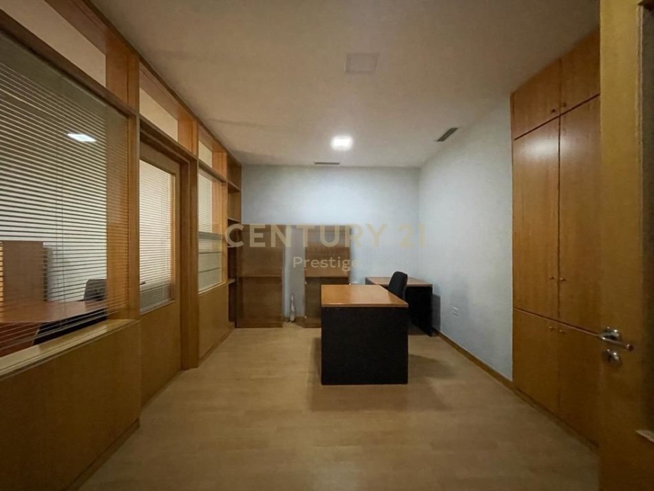 Tirane, shitet apartament duplex 2+1+Ballkon Kati 7, 190 m² 490.000 € (Rruga e Kavajes)