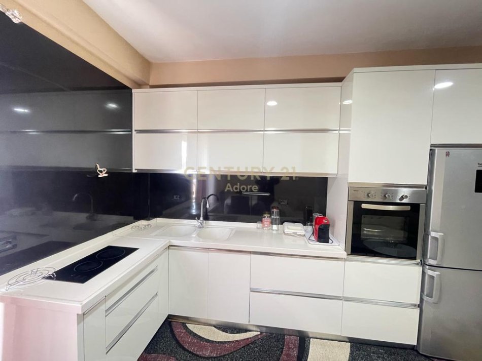 Tirane, shitet apartament 2+1+Ballkon Kati 4, 92 m² 138.000 € (Kodra e Priftit)