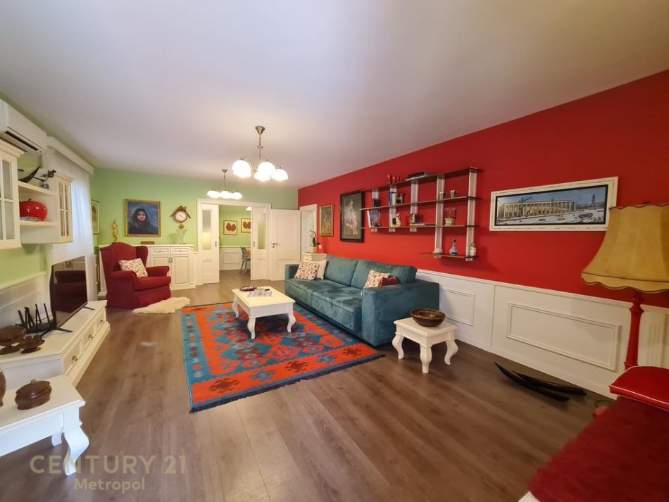 Tirane, jepet me qera Vile 2+1 Kati 2, 120 m² 800 € (Kinostudio)
