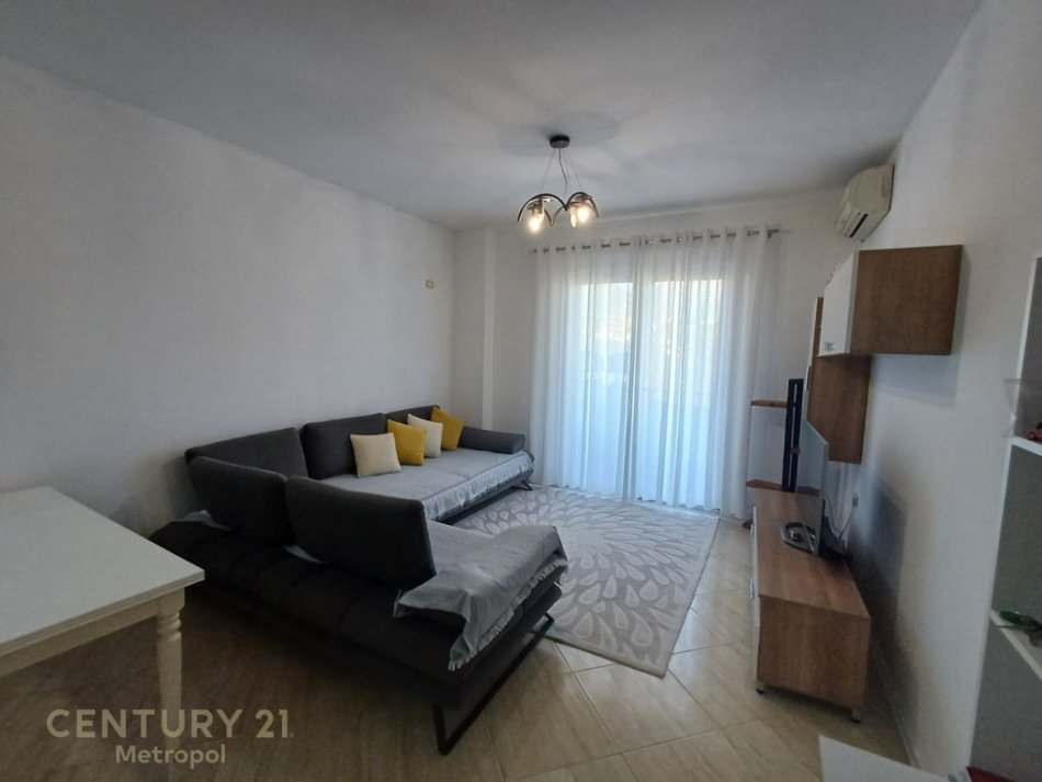 Tirane, jepet me qera apartament 1+1 Kati 3, 76 m² 350 € (Shkoze)
