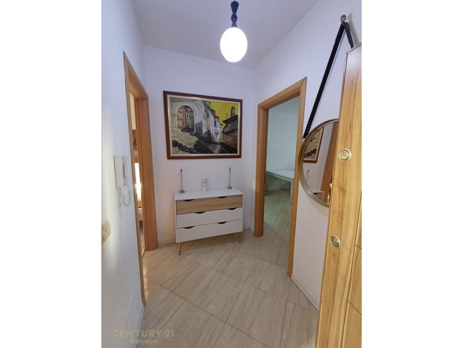 Tirane, jepet me qera apartament 1+1 Kati 3, 76 m² 350 € (Shkoze)