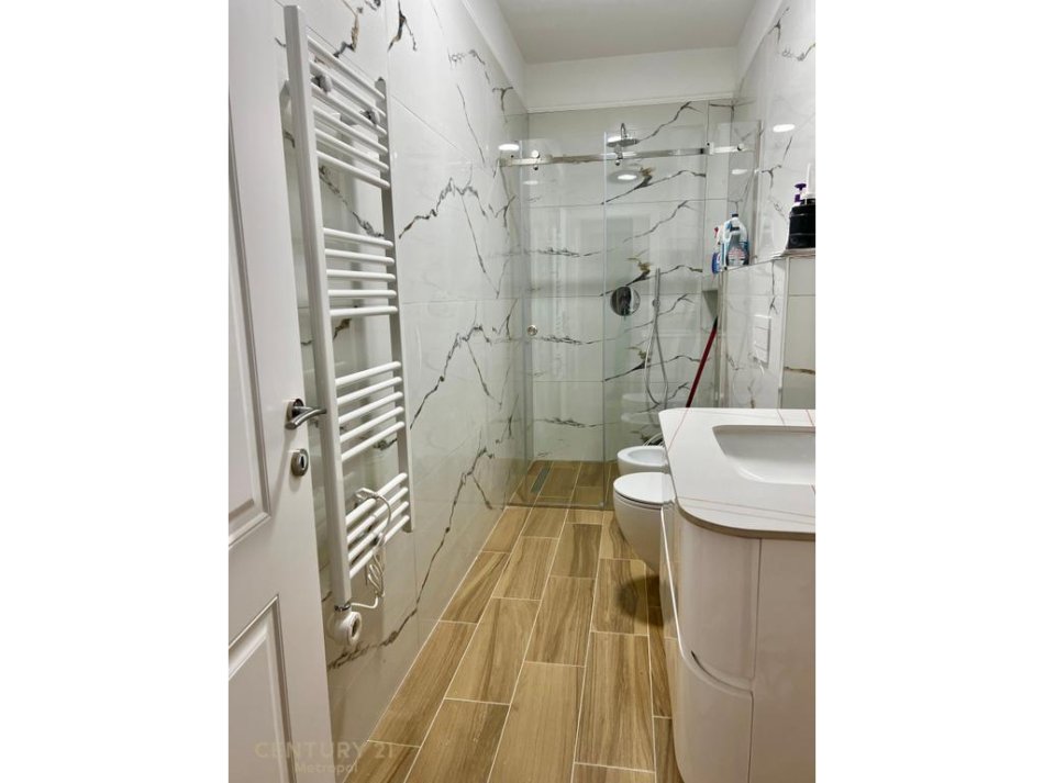 Tirane, jepet me qera apartament 2+1+Ballkon Kati 9, 100 m² 850 € (Shkolla e Baletit)
