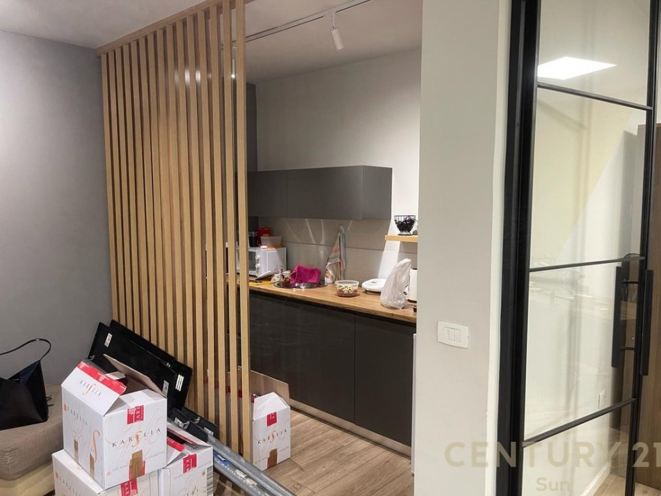 AMBJENTE ZYRASH PER QIRA PRANE LIBRIT UNIVERSITAR 3+1 Kati 1, 108 m² 900 € (Libri Universitar)