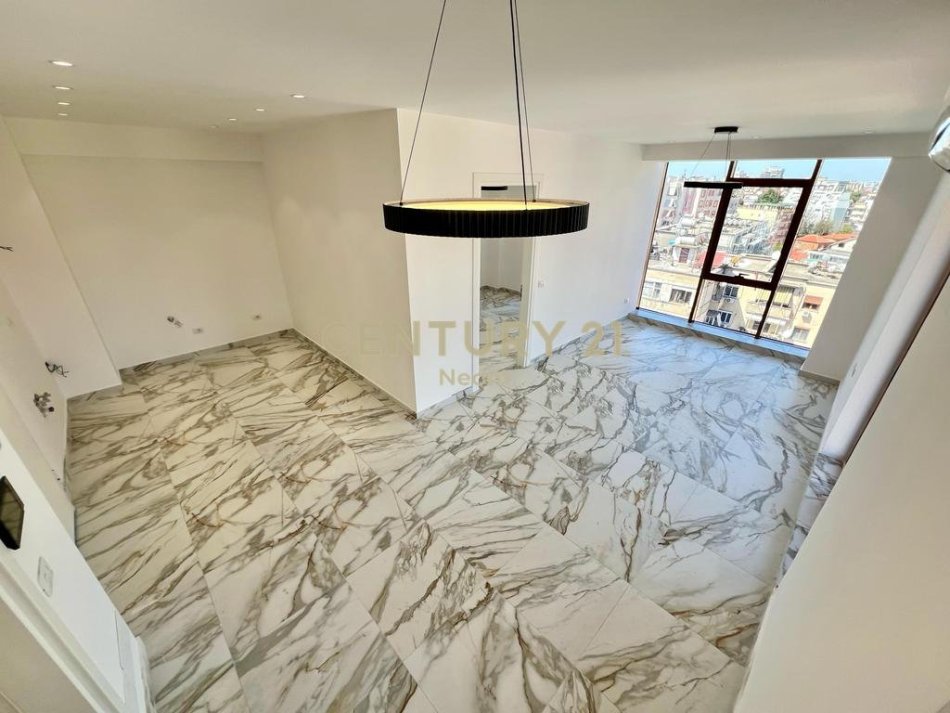 Tirane, jepet me qera zyre Kati 7, 70 m² 1.100 € (Rruga e Kavajes)