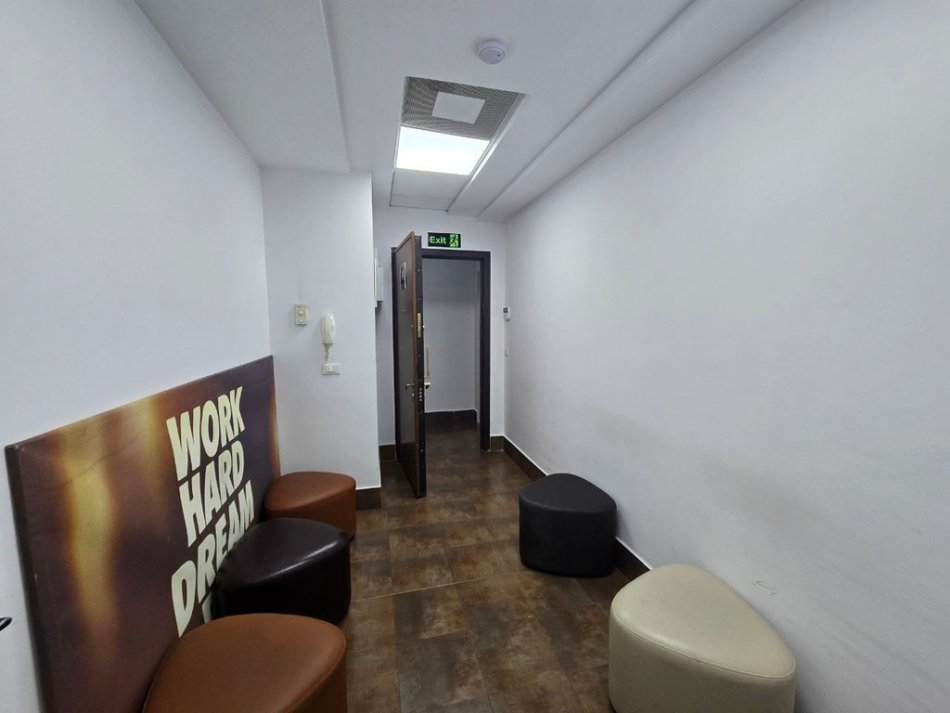 Tirane, jepet me qera zyre Kati 3, 230 m² 2.600 € (Qender)