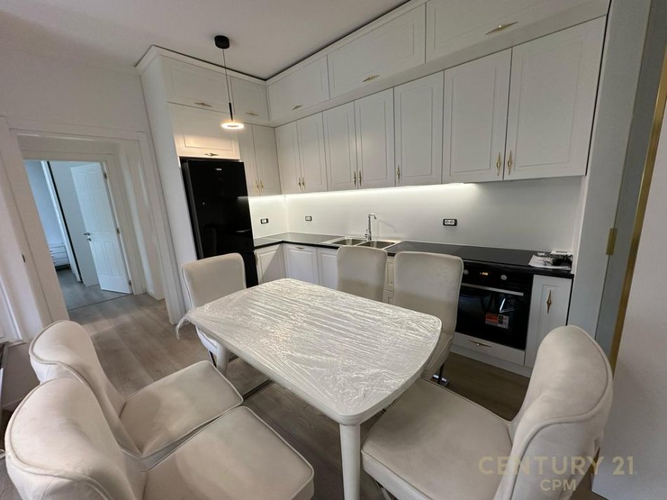 Tirane, jepet me qera apartament 2+1+2 post parkimi  Kati 1, 107 m² 900 € (bruto) (Kodra e Diellit)