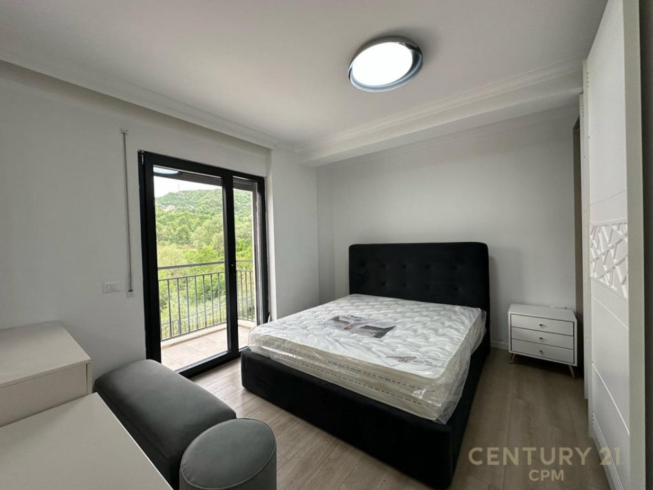 Tirane, jepet me qera apartament 2+1+2 post parkimi  Kati 1, 107 m² 900 € (bruto) (Kodra e Diellit)