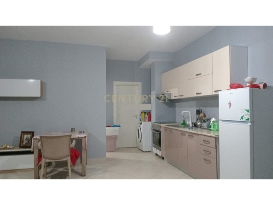 Tirane, shitet apartament 1+1 Kati 5, 65 m² 95.000 € (NE FRESK PRANE FURRE BUKE EUROPA)