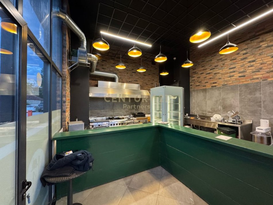 Tirane, jepet me qera ambjent biznesi Kati 0, 88 m² 900 € (Fusha Ali dem)