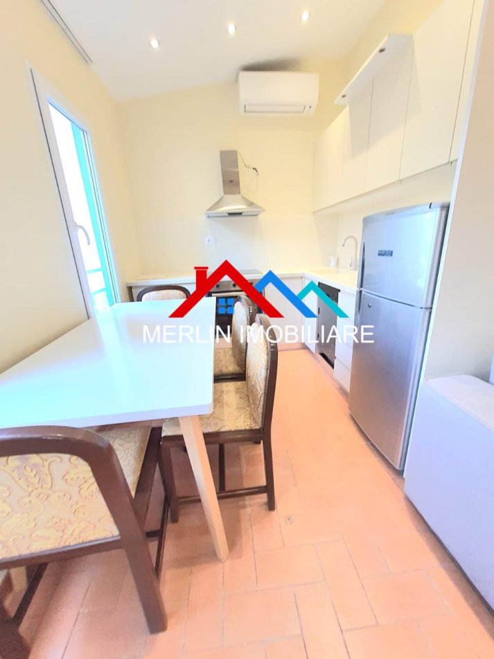 Tirane, jepet me qera apartament 2+1 Kati 3, 120 m² 750 € (NIKOLLA LENA,MYSLYM SHYRI)