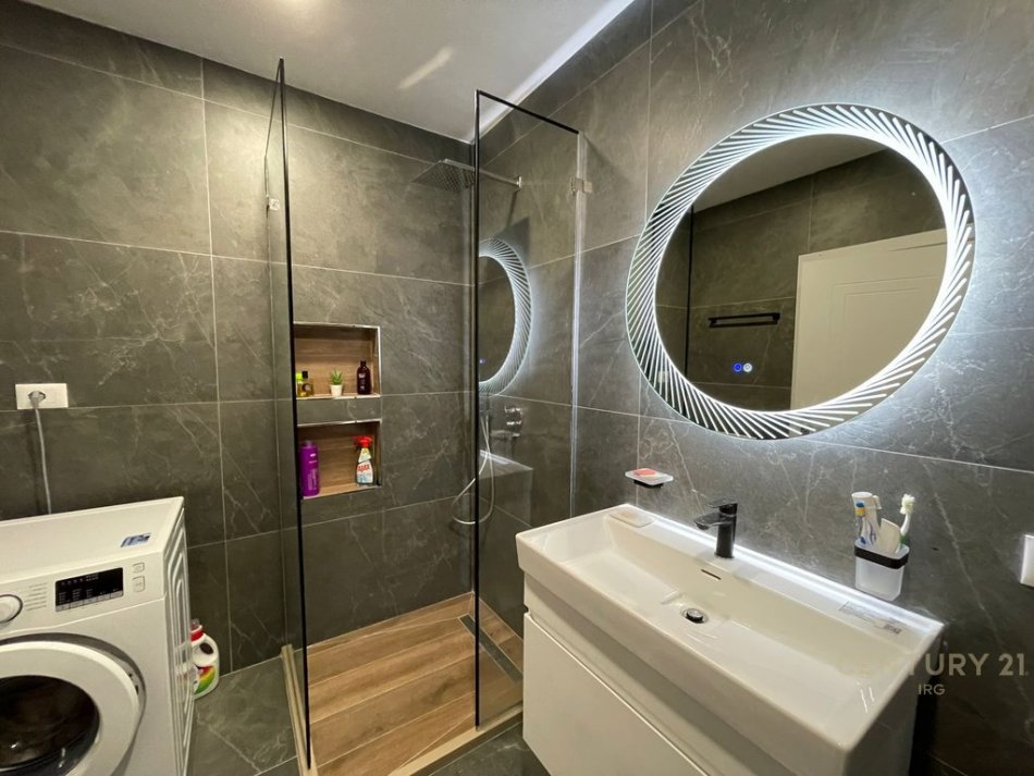 Tirane, jepet me qera apartament 2+1 Kati 4, 108 m² 800 € (Zogu i Zi)