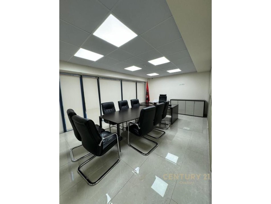 Tirane, jepet me qera zyre Kati 2, 122 m² 1.800 € (rruga e Elbasanit)