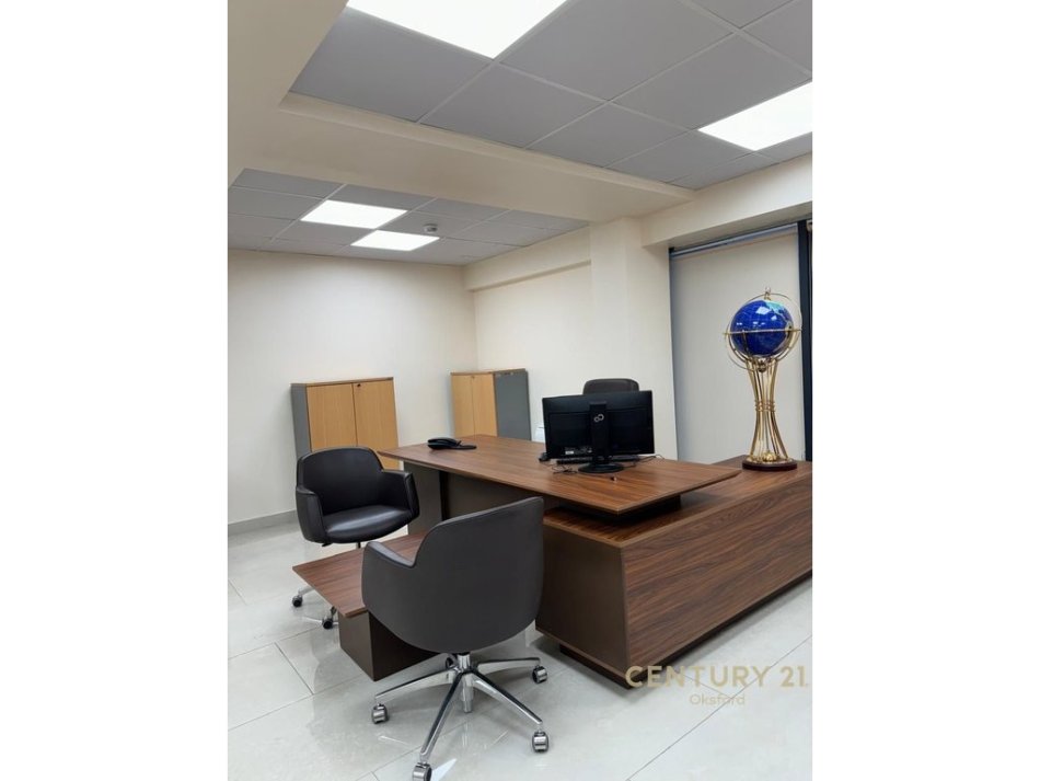 Tirane, jepet me qera zyre Kati 2, 122 m² 1.800 € (rruga e Elbasanit)