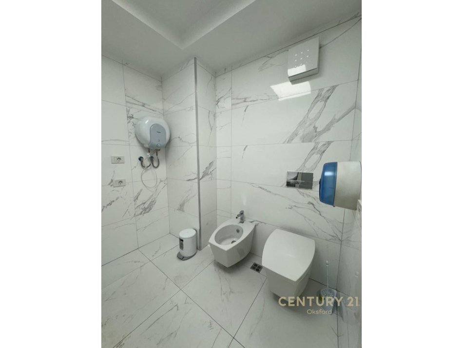 Tirane, jepet me qera zyre Kati 2, 122 m² 1.800 € (rruga e Elbasanit)