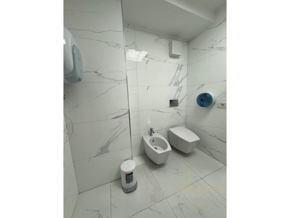 Tirane, jepet me qera zyre Kati 2, 122 m² 1.800 € (rruga e Elbasanit)