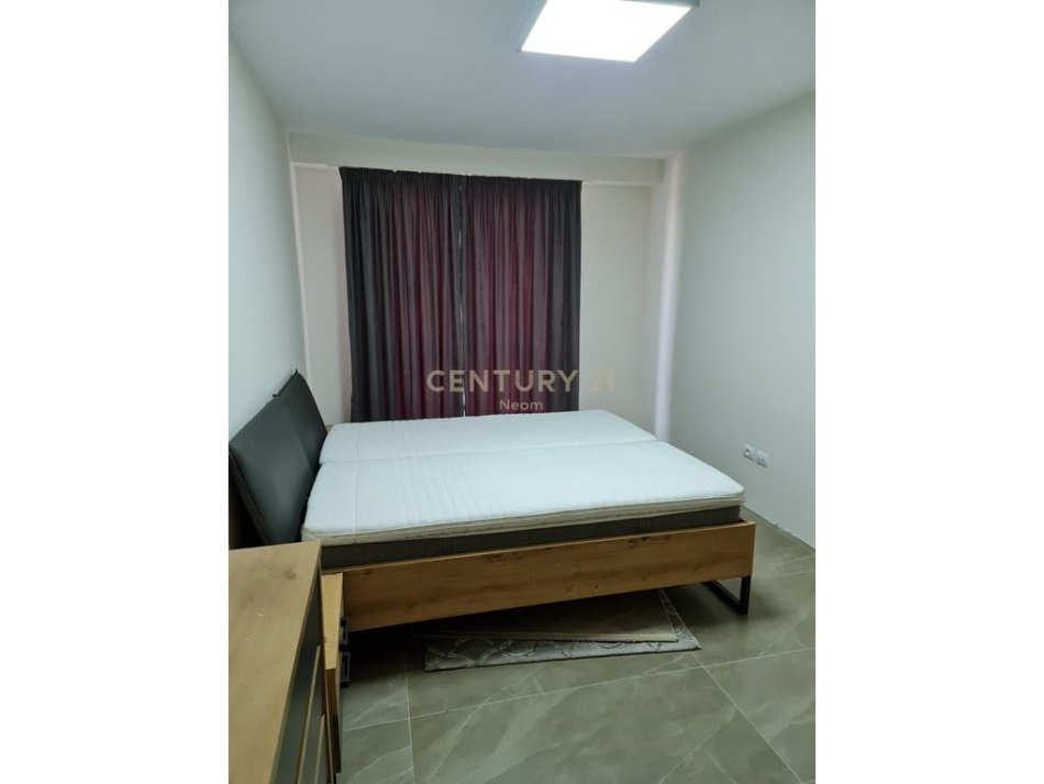 Apartament 3+1+2 +Post Parkimi tek Rezidenca Turdiu ne ish Fushe te Aviacionit!, 130 m² 700 €