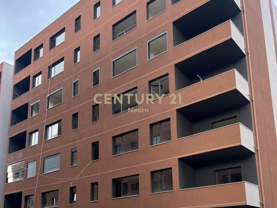 Tirane, shitet Kati 3, 75 m² 120.480 € (rruga e elbasanit)