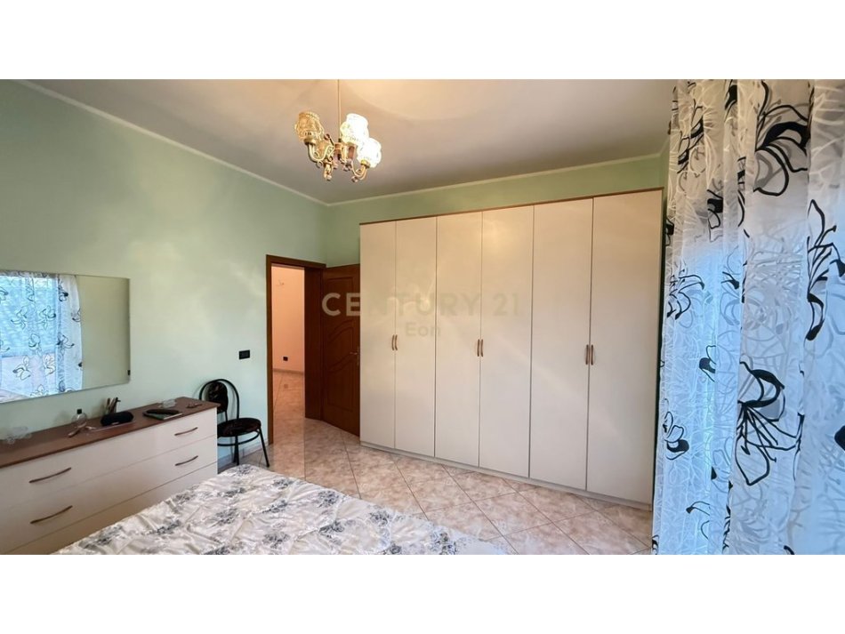 Durres, jepet me qera Vile 3+1 Kati 2, 161 m² 500 € (Pran fabrikes te Makaronave Durres)