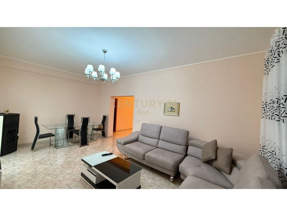 Durres, jepet me qera Vile 3+1 Kati 2, 161 m² 500 € (Pran fabrikes te Makaronave Durres)