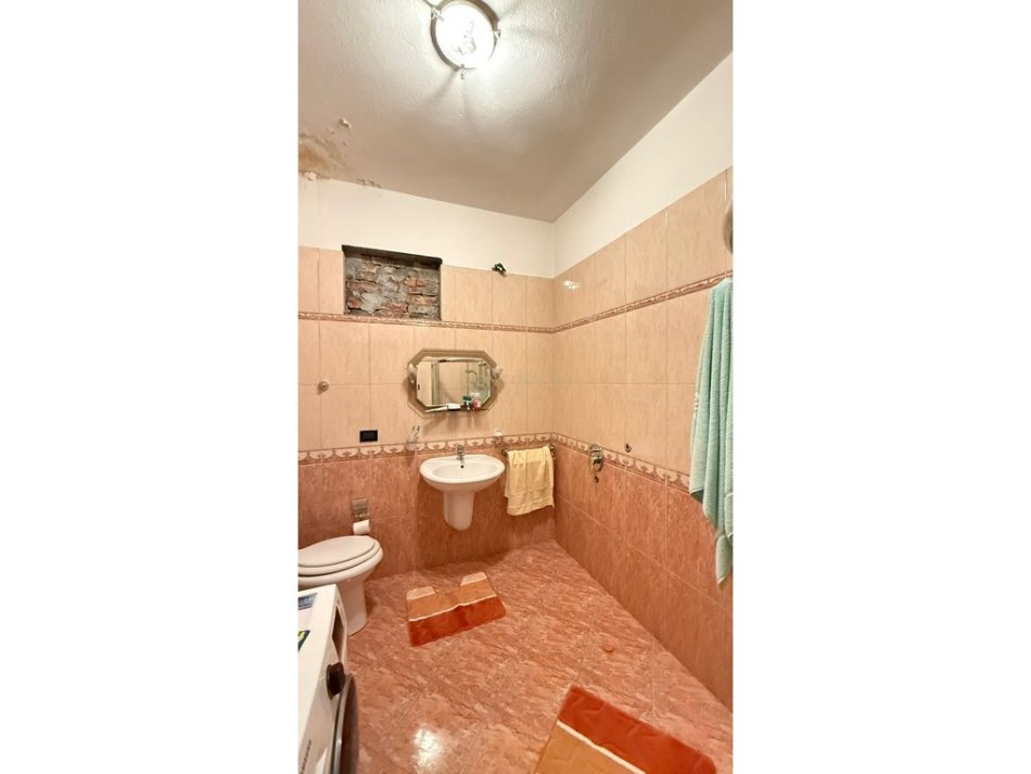 Durres, jepet me qera Vile 3+1 Kati 2, 161 m² 500 € (Pran fabrikes te Makaronave Durres)