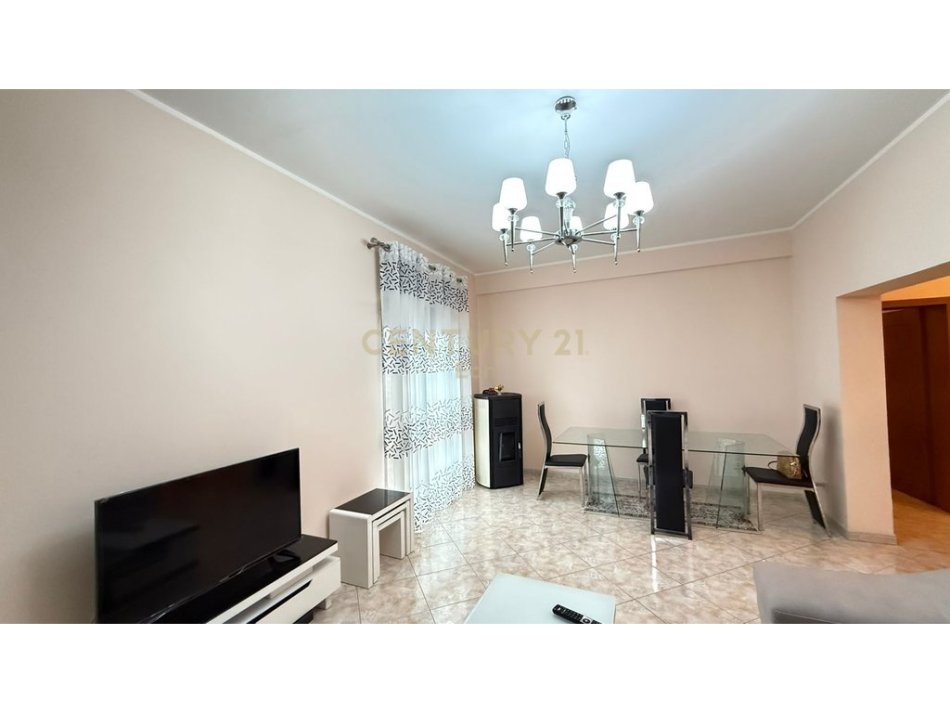 Durres, jepet me qera Vile 3+1 Kati 2, 161 m² 500 € (Pran fabrikes te Makaronave Durres)
