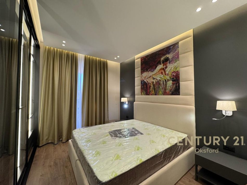 Tirane, jepet me qera apartament 1+1 Kati 5, 78 m² 900 € (Ish parku Autobuzave)