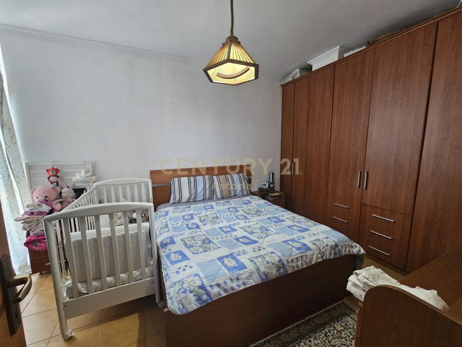 Tirane, jepet me qera apartament 1+1 Kati 5, 62 m² 450 € (Rr. Myslym Keta)