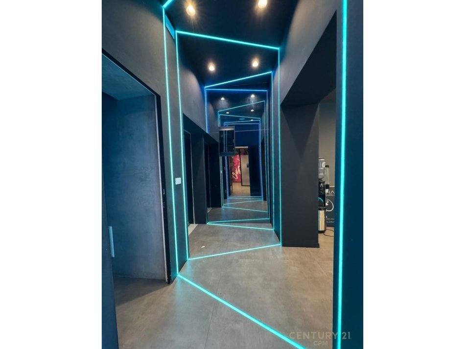 Tirane, jepet me qera zyre Kati 1, 100 m² 2.200 € (ish Blloku)