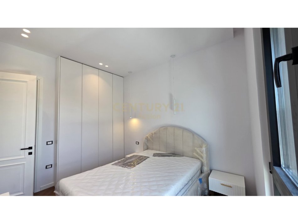 Tirane, jepet me qera apartament 2+1 Kati 8, 116 m² 1.400 € 